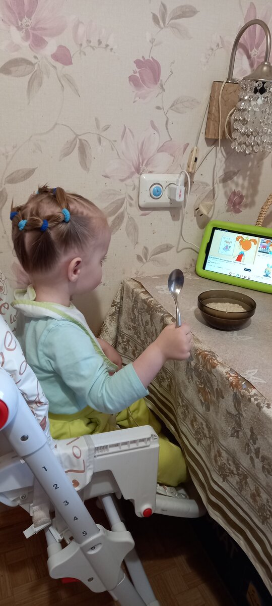 Здесь нам 2,4 и кушаем спокойно из любой посуды)
