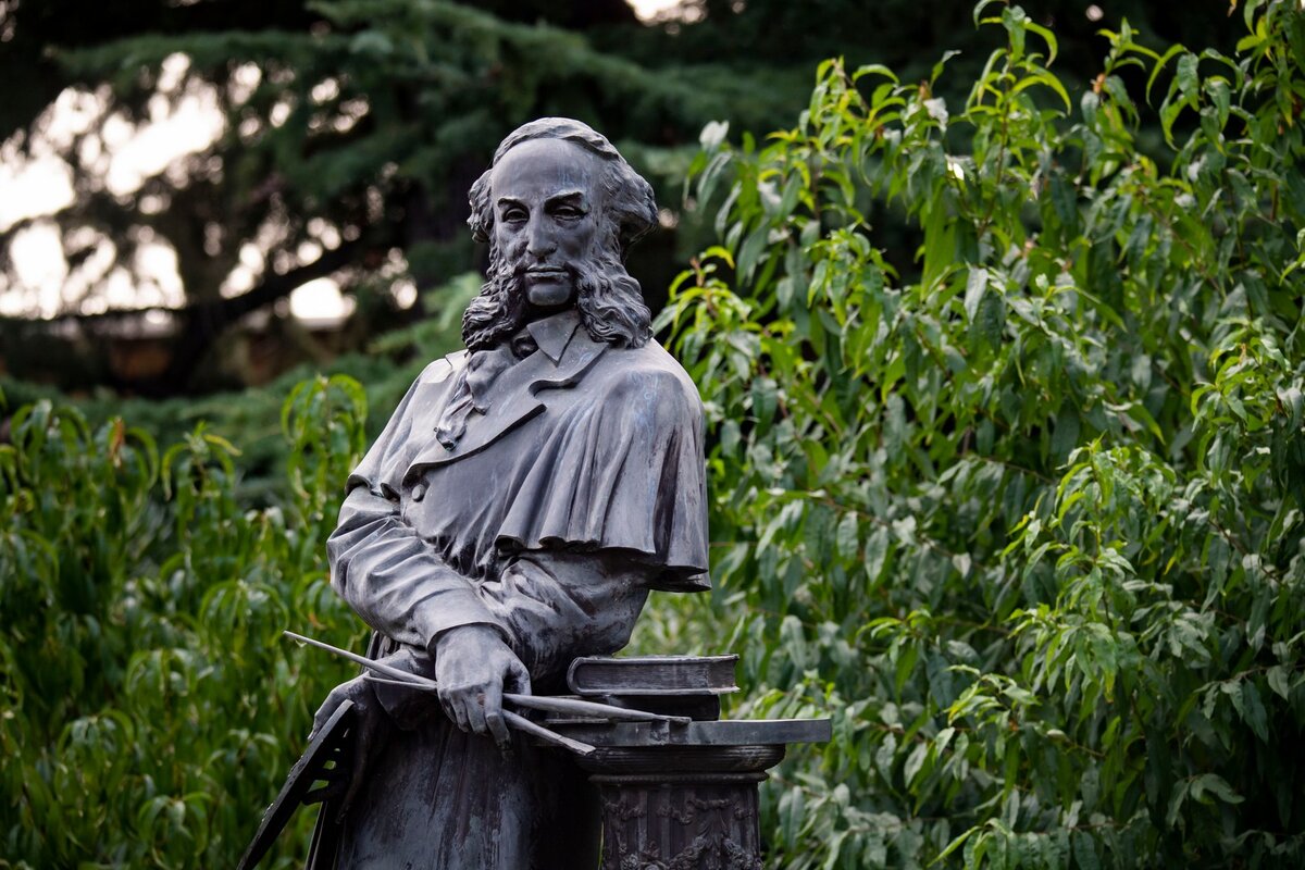 Иван Константинович собственной персоной.