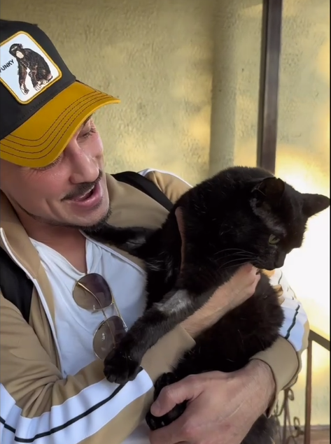 Билан с котом Соломоном Источник: t.me/bilanofficial Автор фото: Скриншот видео📷
