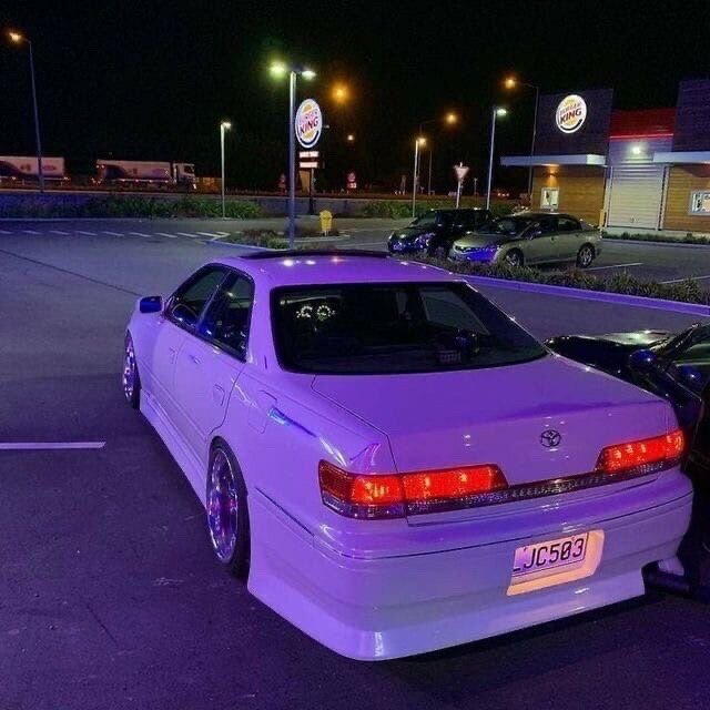 "Toyota Mark II — четырёхдверный среднеразмерный седан, выпускавшийся компанией Toyota с 1968 по 2004 годы. Наименование Mark II использовалось компанией Toyota на протяжении нескольких десятилетий и первоначально использовалось в составе названия Toyota Corona Mark II. Отметка II была введена, чтобы машина выделялась из основной платформы Toyota Corona. Как только в 1970-е годы платформа была разделена, автомобиль стал известен просто как Mark II."