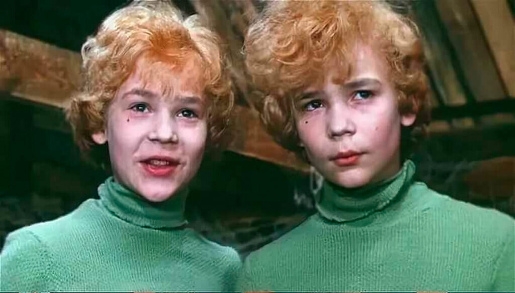    Оригинал: Сергей Сыроежкин и Электроник стоят рядом