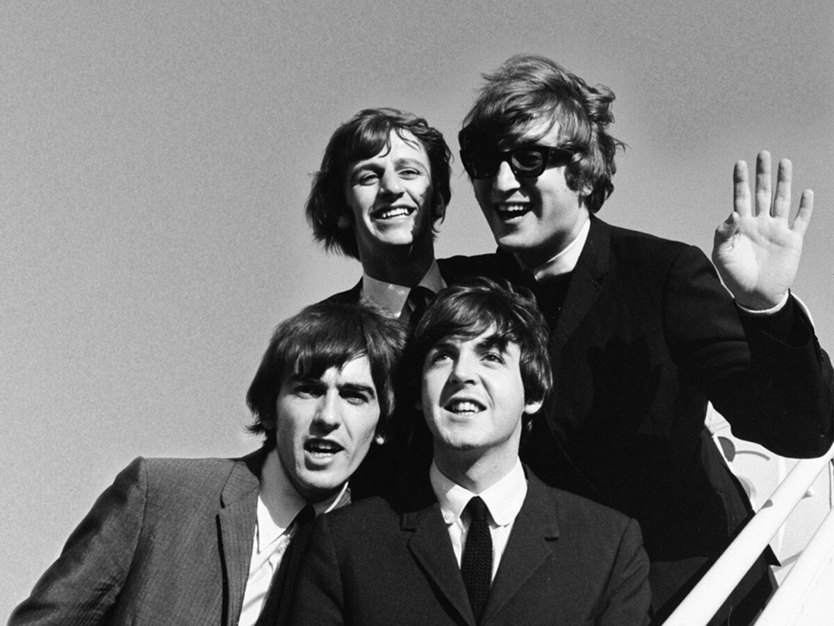    The Beatles выпускают новый трек. Его дописала нейросеть