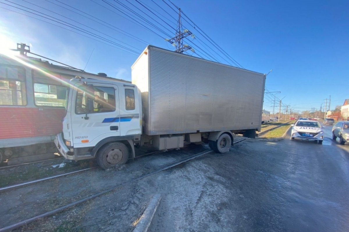    Водитель бийского трамвая пострадала в ДТП с грузовиком