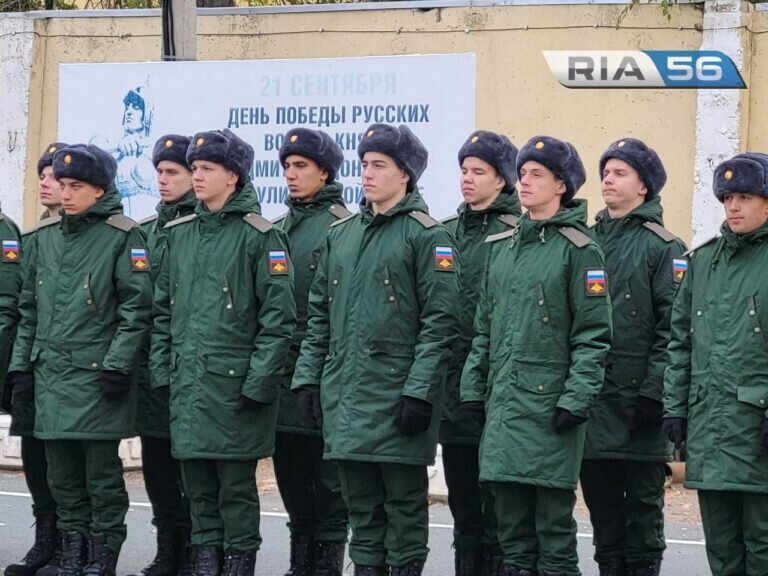    В Ясный из разных районов области отправились на срочную службу 25 призывников Андрей Севостьянов