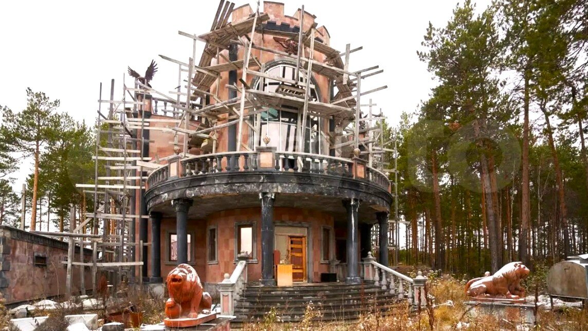    В Сургуте продают недостроенный замок