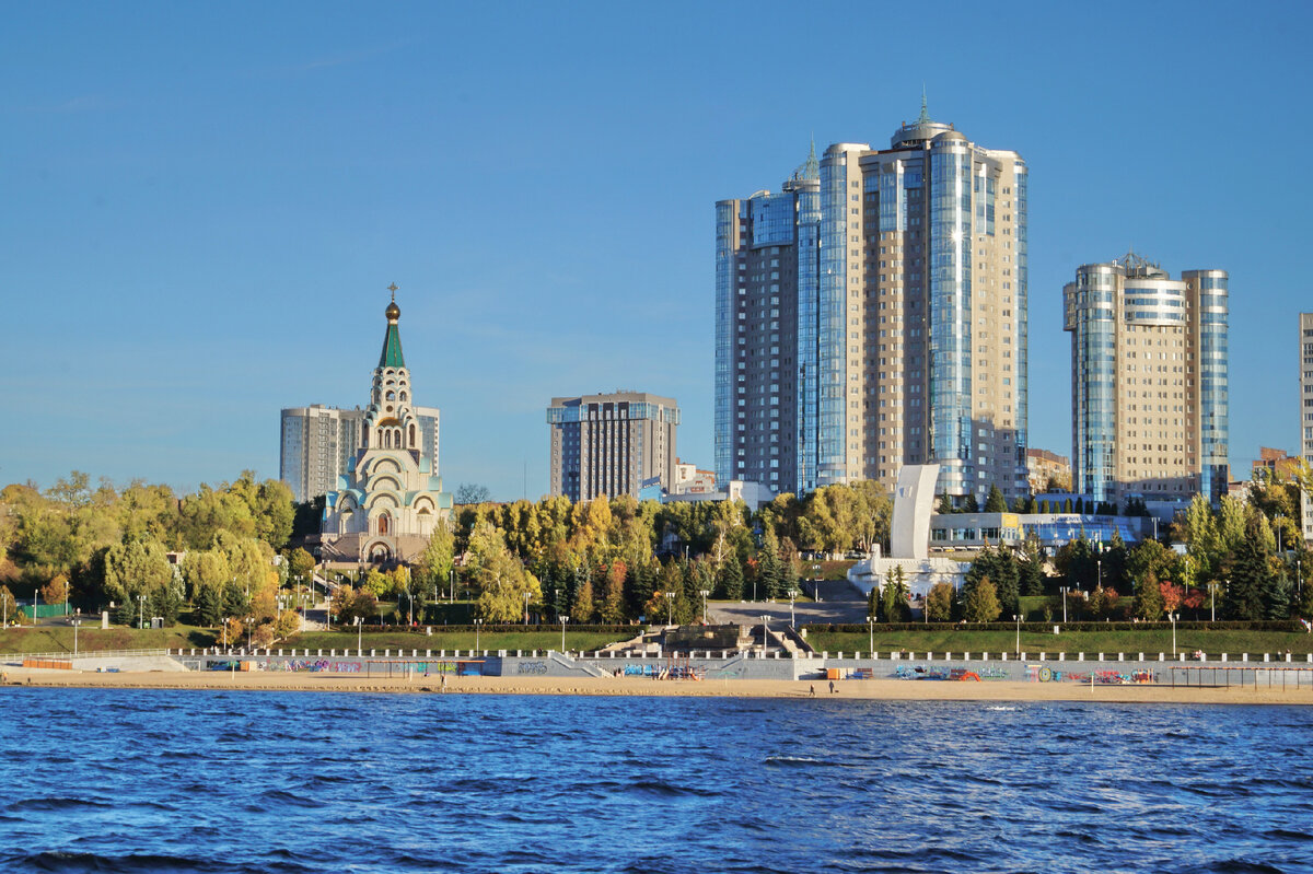 Начало самарской набережной с Волги