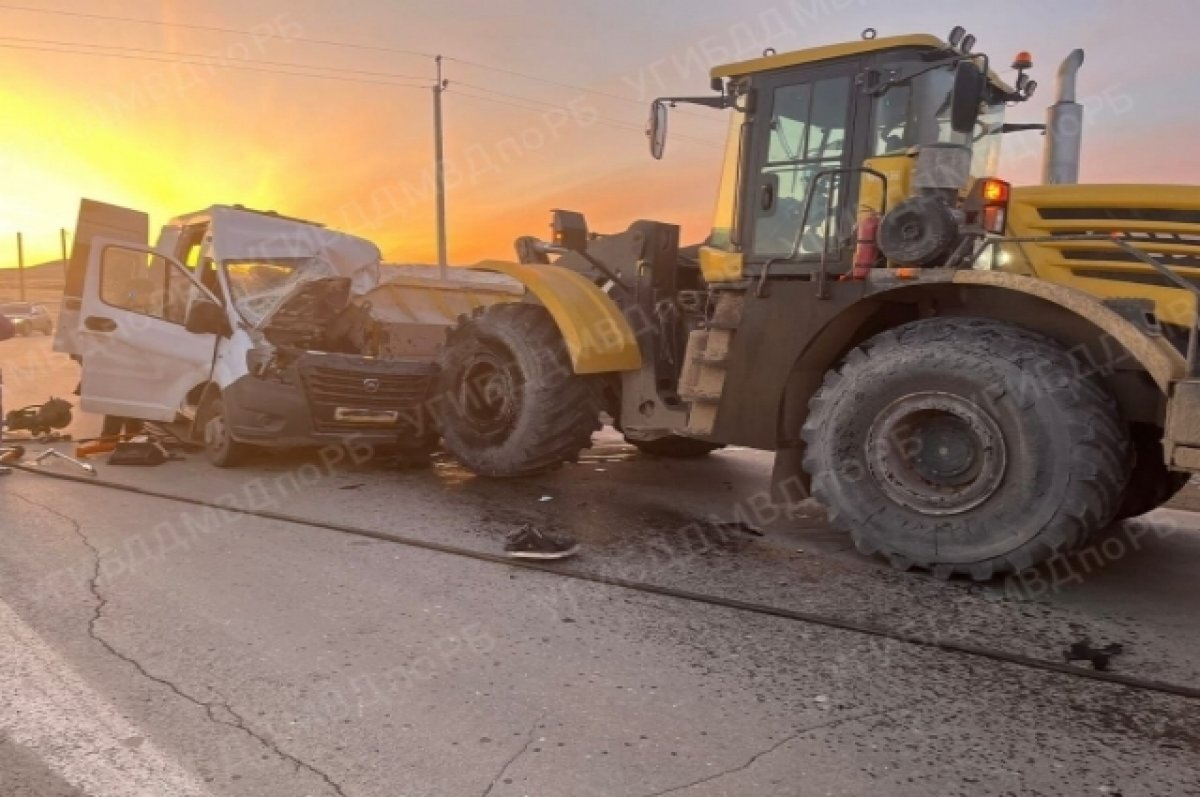    В Башкирии в ДТП с автобусом и трактором пострадали 6 человек