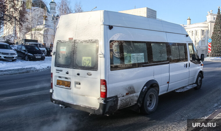    Во время движения у маршрутки открылись двери