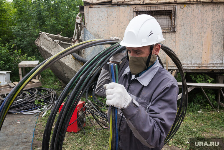    Жителям поселка пришлось провести без электричества почти двое суток