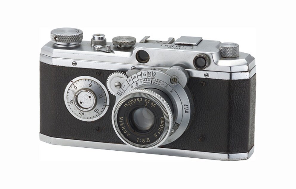    Кстати, камера Canon c никоновским объективом всё же существует. Это дальномерная камера 1936 года Hansa Canon с 50-мм объективом Nikkor компании Nippon Kogaku (в будущем будет переименована в Nikon) / Фото: flynngraphics.ca