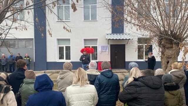    В поселке Нерль открыли мемориальную доску Александру Трубочкину