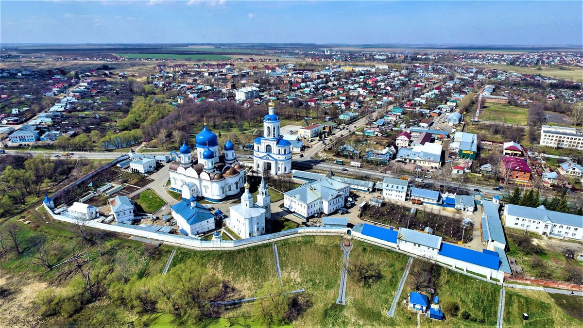 Боголюбский женский монастырь владимирская. Боголюбский женский монастырь Владимирская область. Золотое кольцо: Боголюбово, Свято-Боголюбский монастырь.