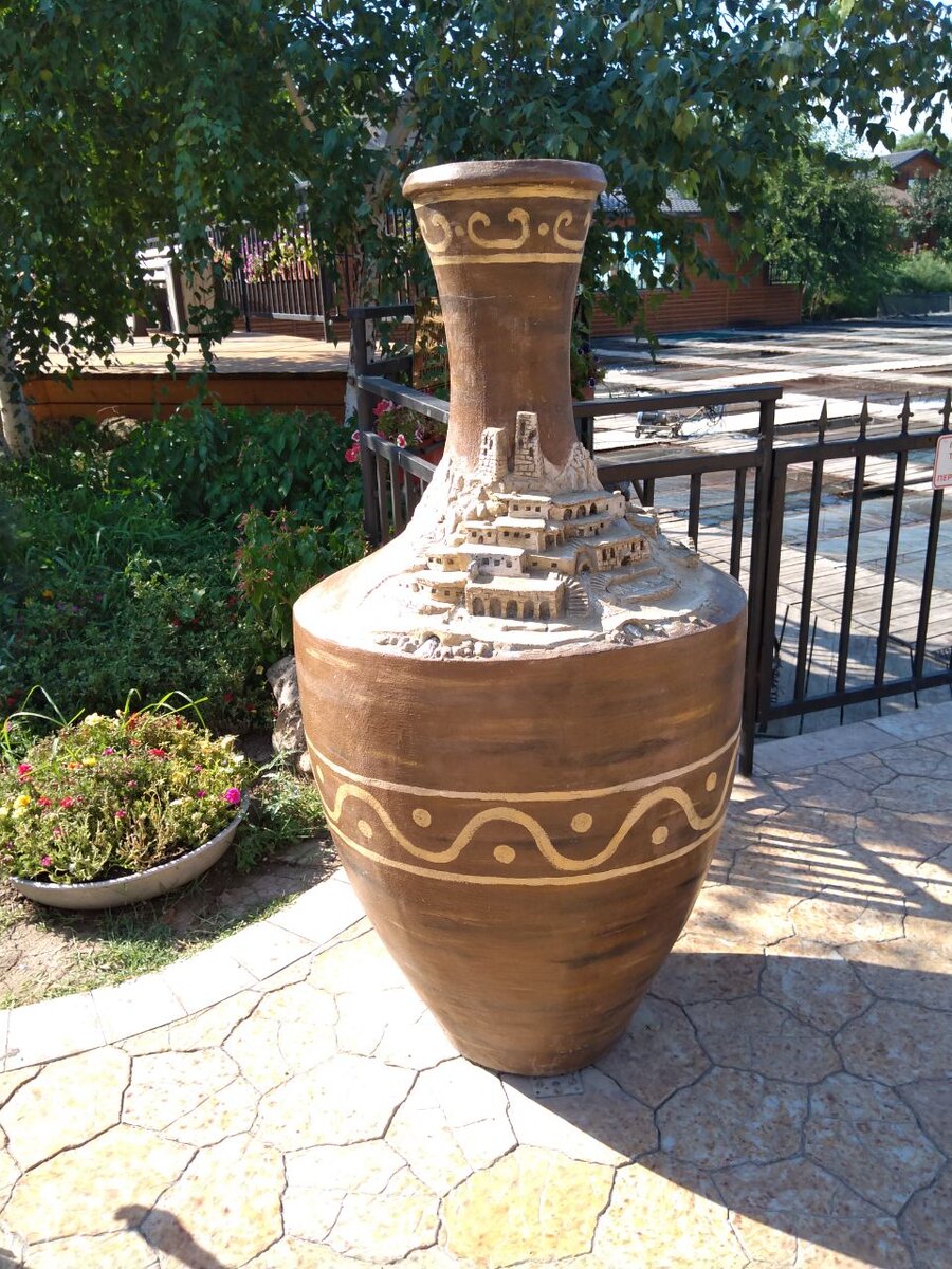 удивительной красоты ваза