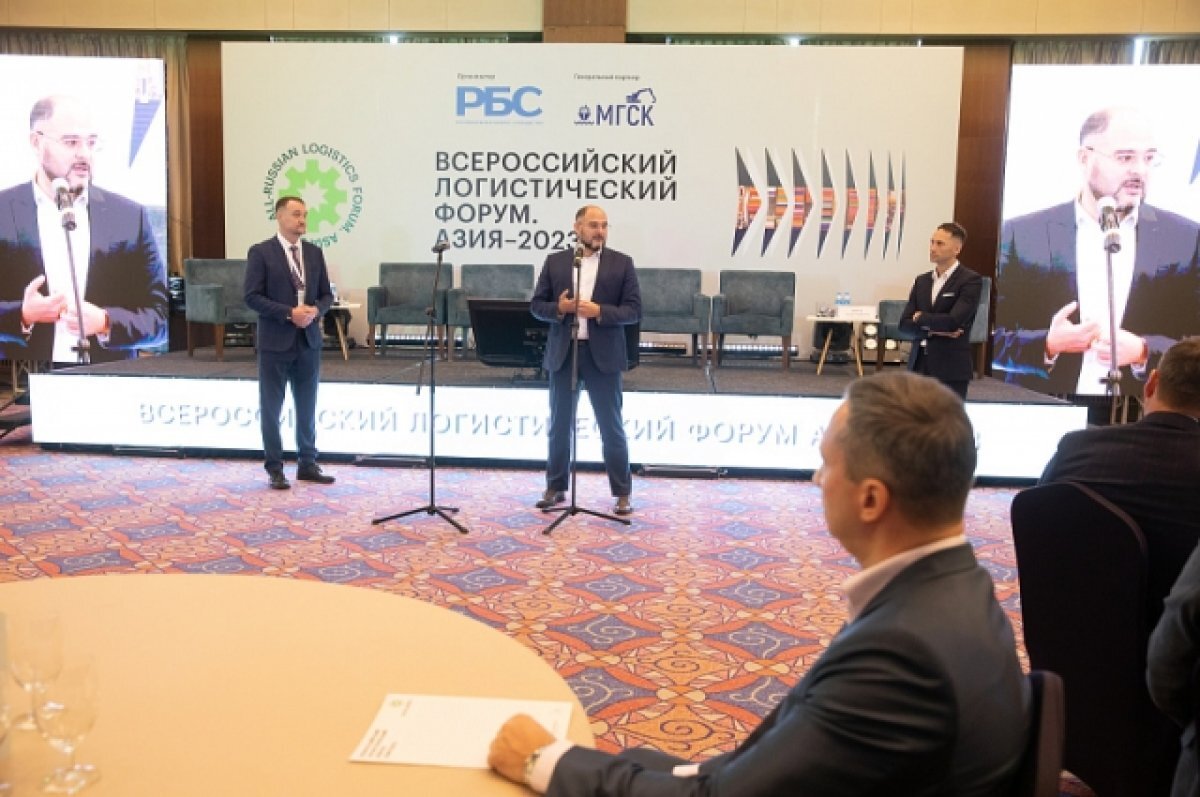    Глава Владивостока пожелал участникам логистического форума хорошей работы