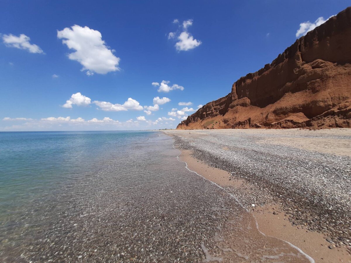 Вот сюда ездили летом на пикник. Людей практически нет и от ветра защищено.