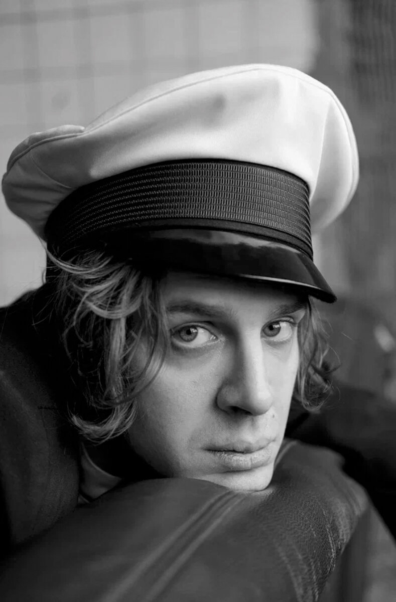    «Я никогда-нибудь буду счастлив»: Вася Михайлов — об альбоме «Мой Милый Макабр», поэзии и самоиронии (фото 1)