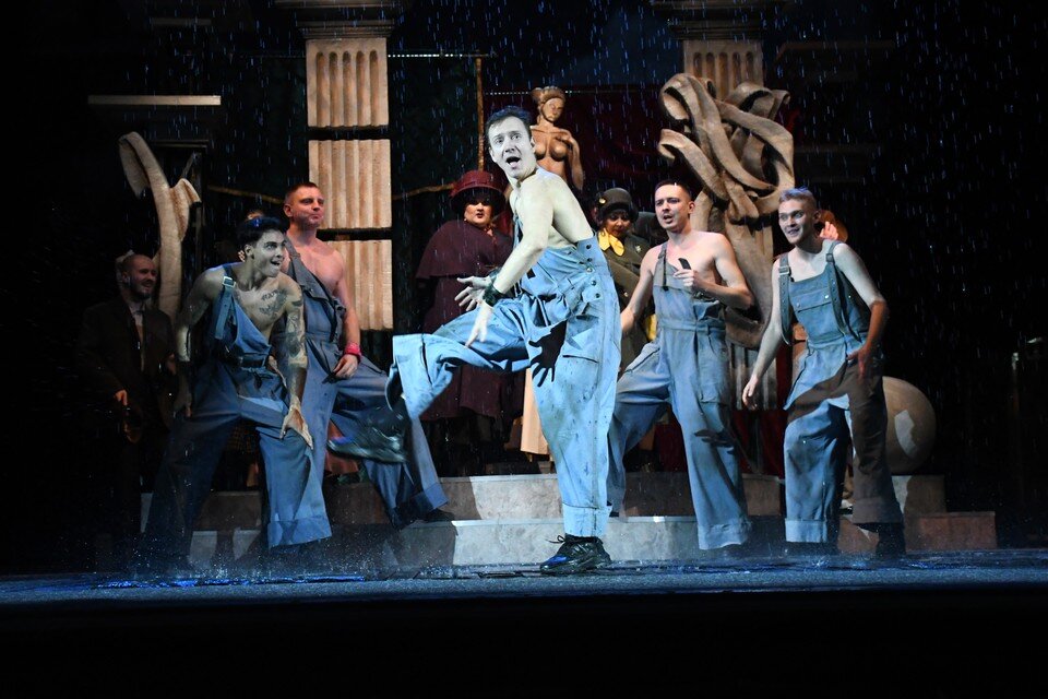    В волгоградском театре представили премьеру спектакля "Пигмалион" Геннадий БИСЕНОВ