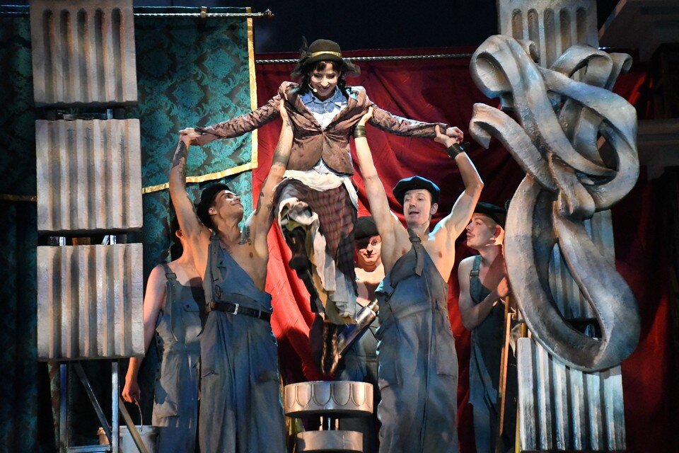    В волгоградском театре представили премьеру спектакля "Пигмалион" Геннадий БИСЕНОВ