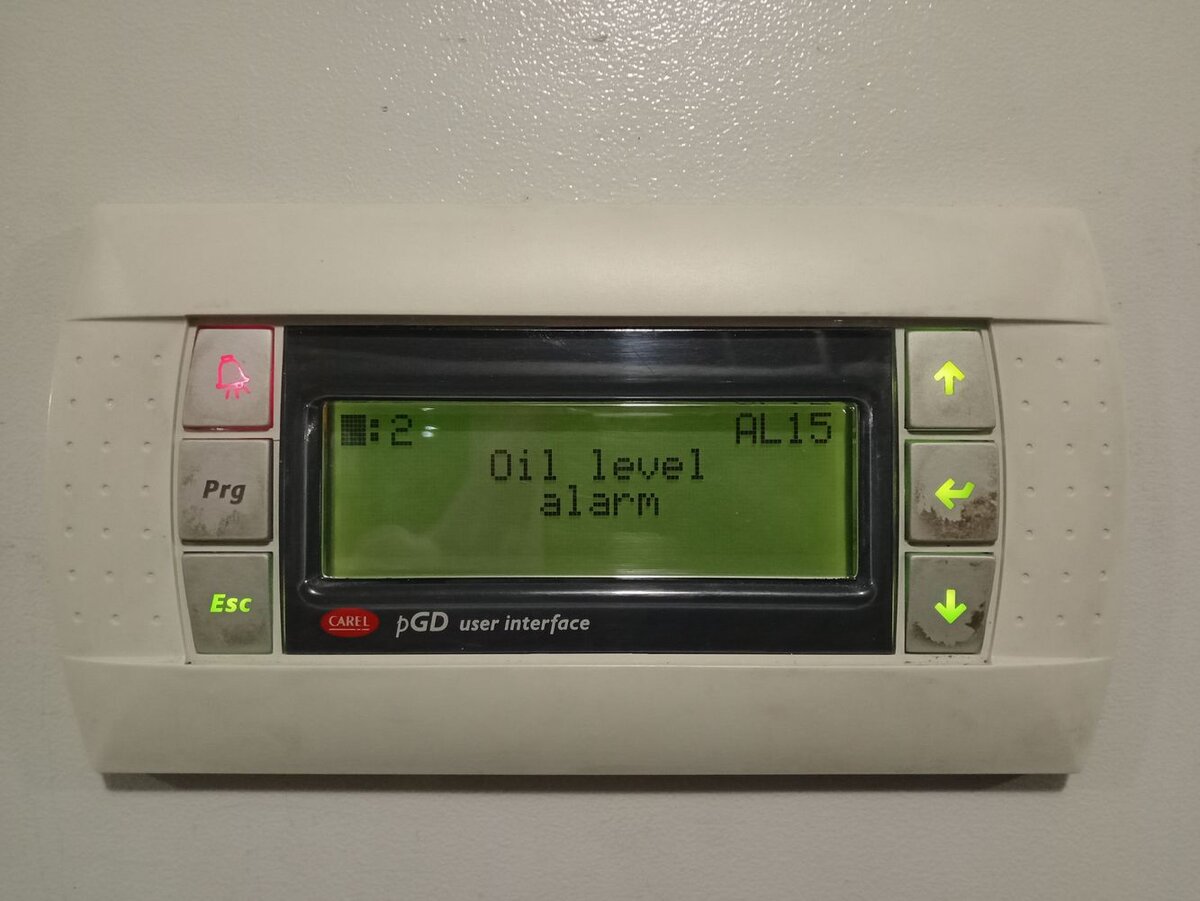 Низкий уровень масла.