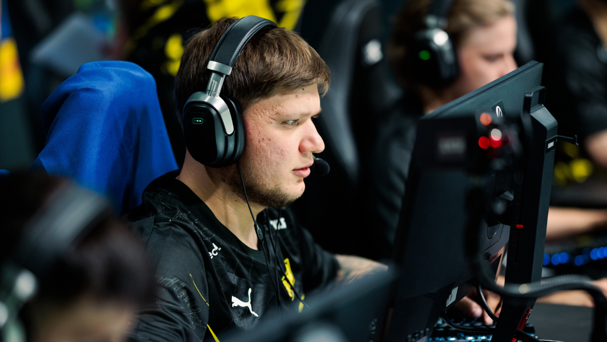     Александр s1mple Костылев