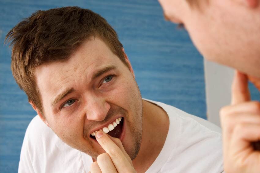 https://dentalway.ru/blog/pochemu-vypadayut-zuby-u-vzroslogo-cheloveka/