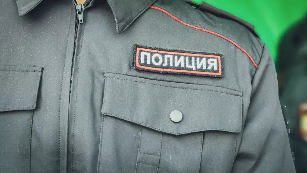     В столице полковник полиции пообещал горожанке, что вернет домой ее сына, мобилизованного в зону СВО, и запросил за эту «услугу» 1 млн рублей. Однако средства ловкач прогулял, а боец так и остался на фронте.
