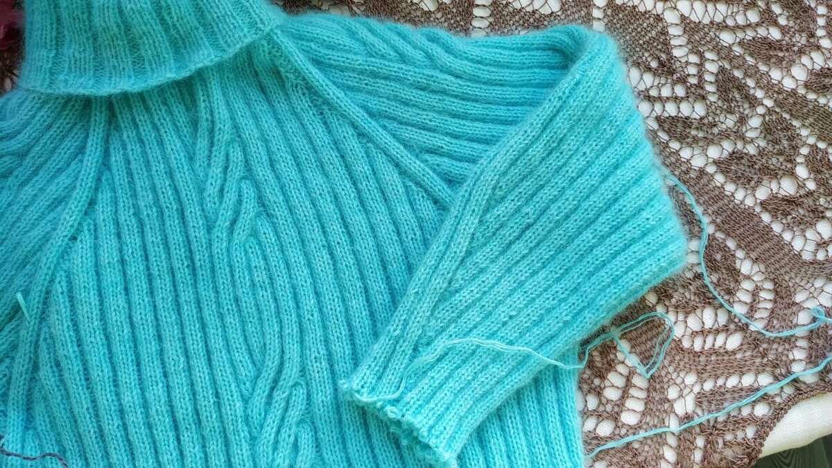 Свитер с незакрытым рукавом