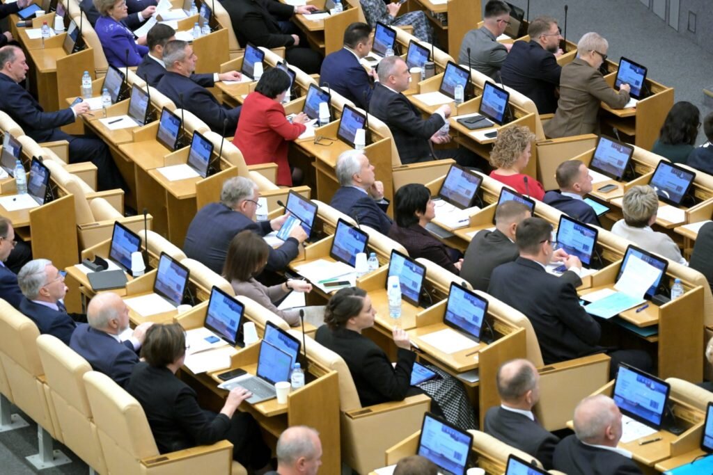    Депутаты на пленарном заседании Госдумы РФ. Владимир Федоренко / РИА Новости