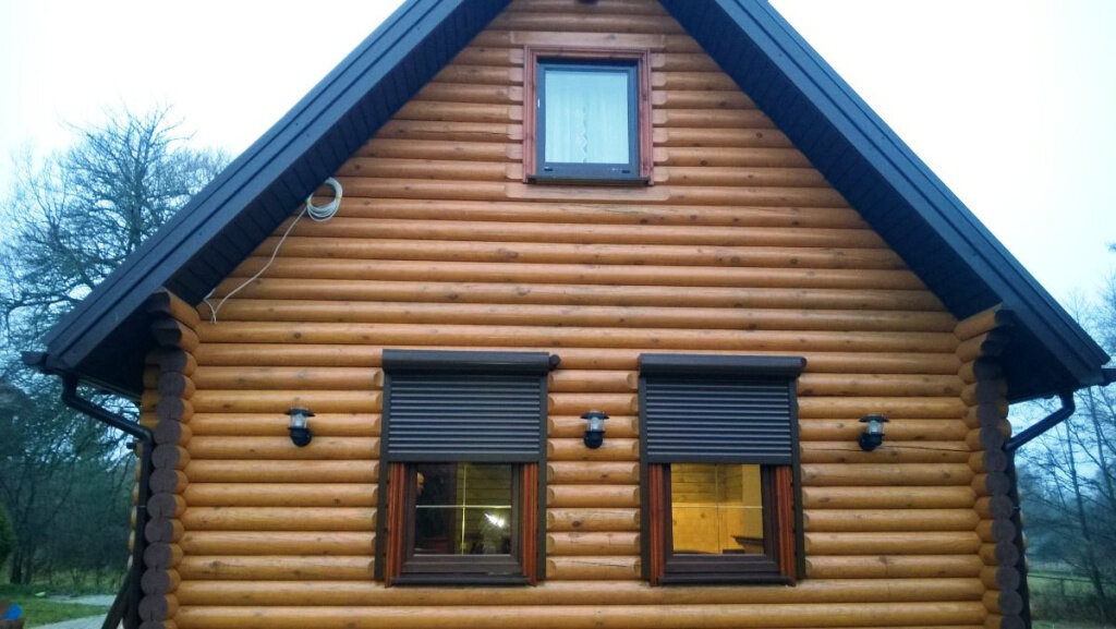 Рольставни на окна доме из бруса