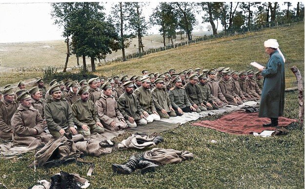 солдаты мусульмане на утренней молитве  в  армии Российской  Империи, 1915 год