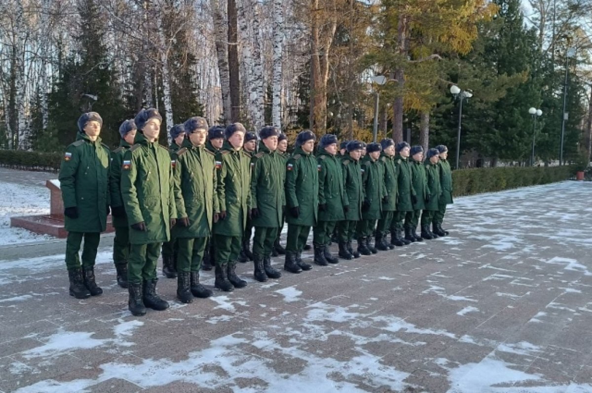    В Хабаровский край отправились почти 30 томских призывников