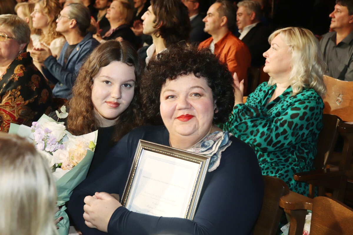 Актриса Мария Сокова, получившая "Чайку" за 15 лет работы в театре и благодарность от министра культуры РФ