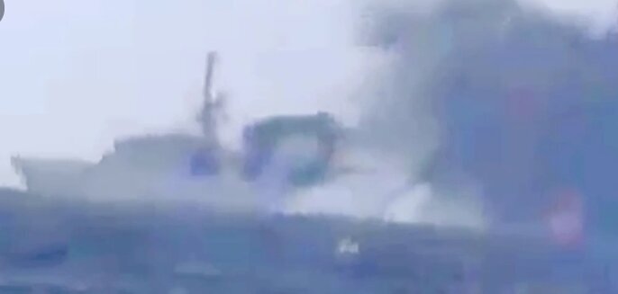 На самом деле атаке подвергся сам эсминец и судя по отчетам хуситов не затонул, но под прикрытием головного корабля был доставлен в бухту. Сейчас его местонахождение Пентагон скрывает, но это точно не было успешным поражением воздушных целей