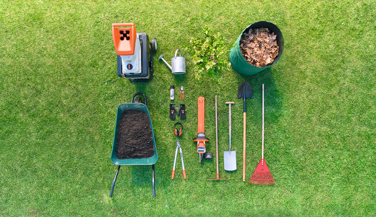 Инструменты и материалы для ухода за живой изгородью