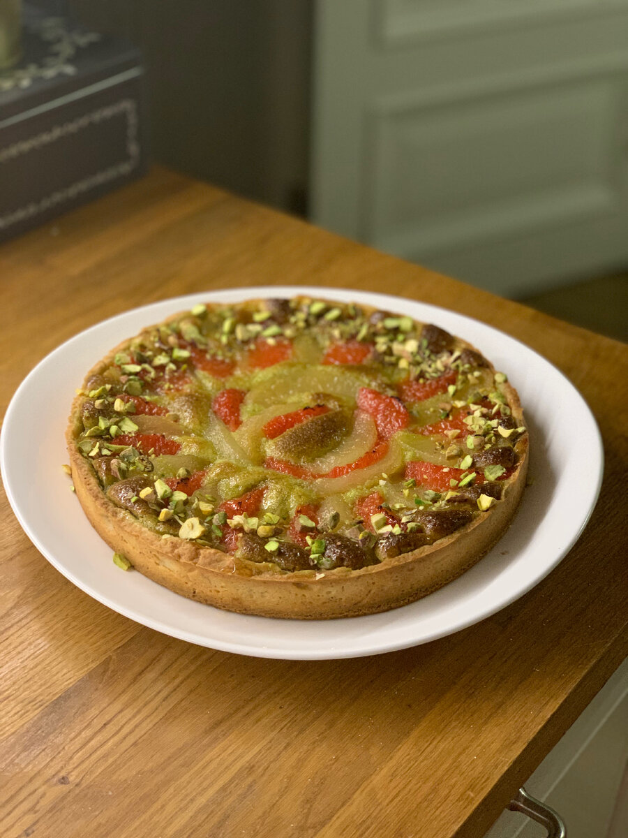 Тарт с грейпфрутом и грушами