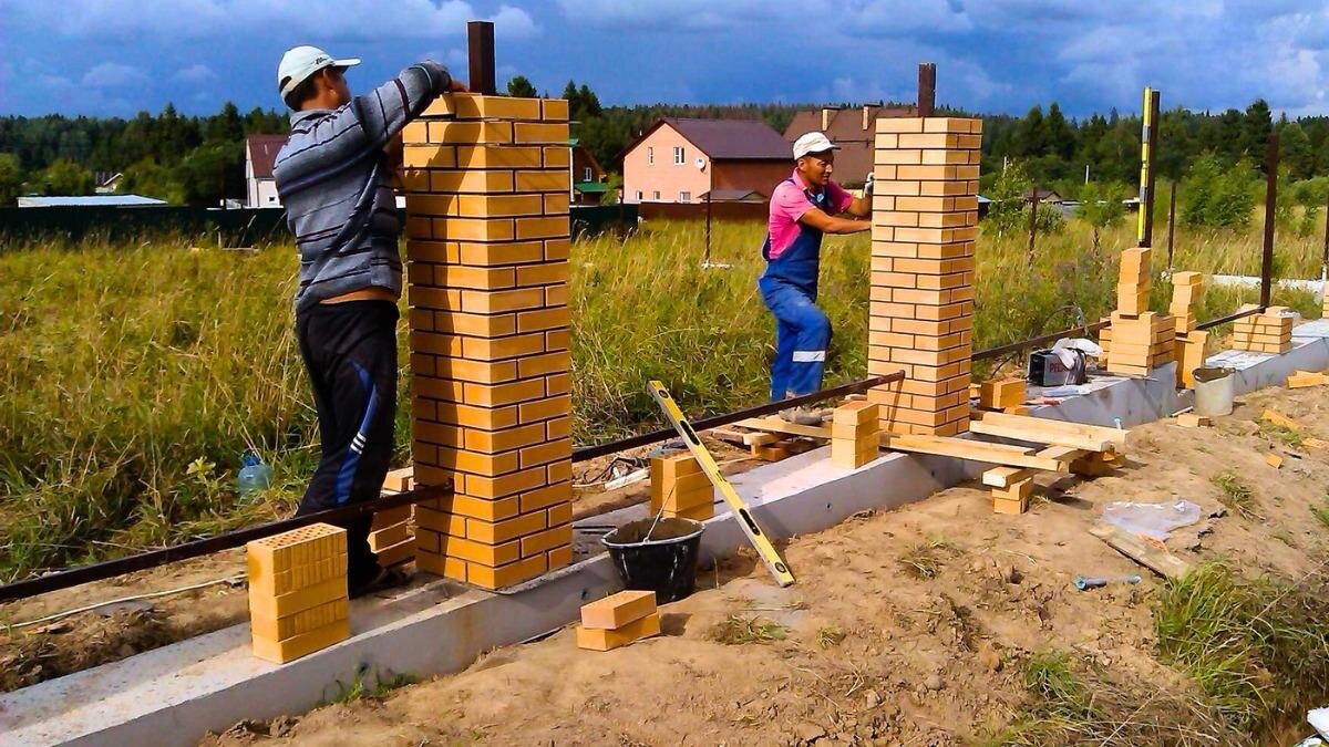 Как сделать тумбы под забор