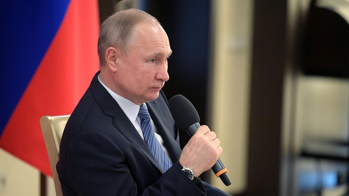 Вопреки тому, что совсем недавно президент России, Владимир Путин, присутствовал на "Валдайском форуме" и посетил Китай, где продемонстрировал впечатляющую физическую подготовку, западные СМИ сумели-6
