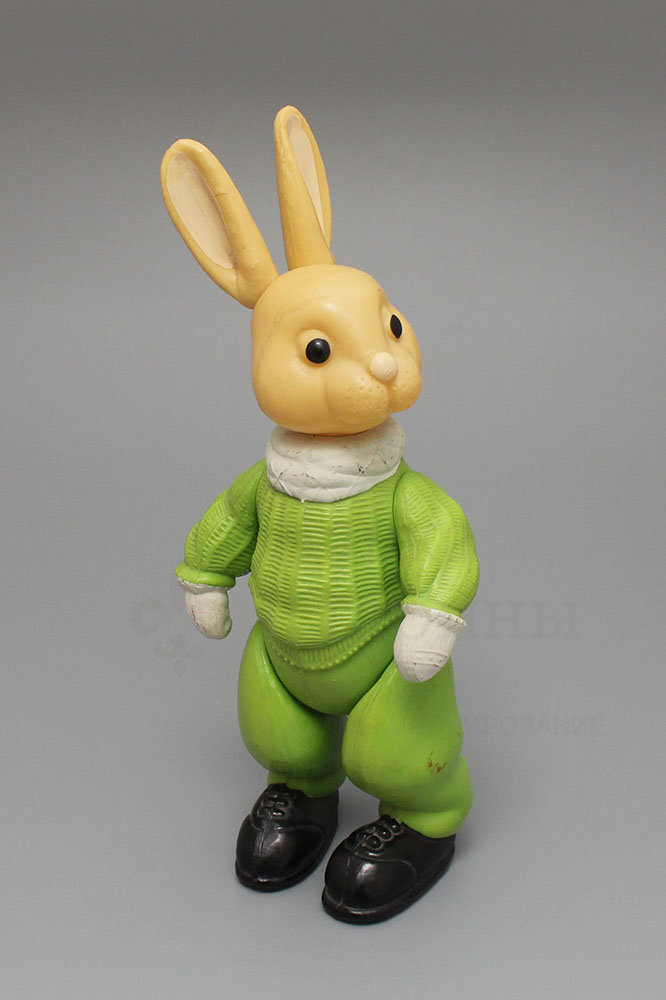 Советская игрушка «Зайка-спортсмен» на резинках, целлулоид, Охтинский химкомбинат, 1950-е. Фото с нашего сайта dvaveka.ru
