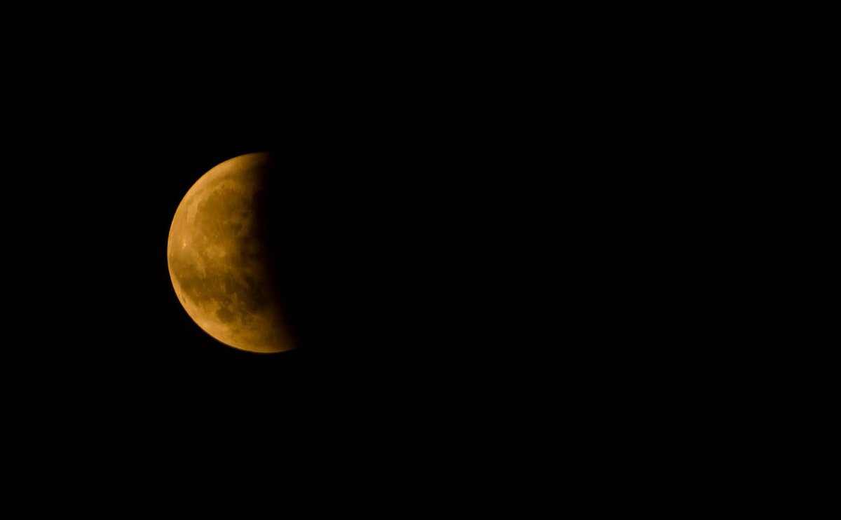 Затмение луны и солнца в 2024 году. Eclipse solar затмение. Солнечное затмение 10 июня 2021 года. Частичное солнечное затмение. Солнечное затмение.