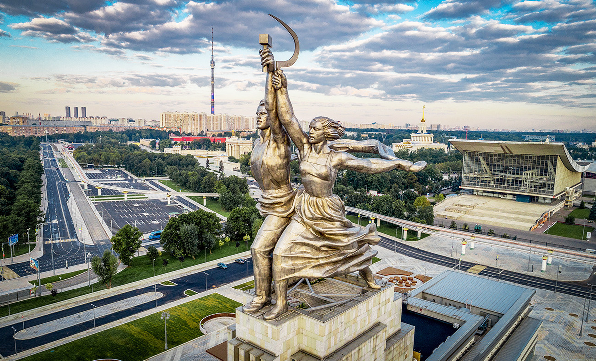 Фото взято с сайта: https://fotoxcom.ru/%D1%80%D0%B0%D0%B1%D0%BE%D1%87%D0%B8%D0%B9-%D0%B8-%D0%BA%D0%BE%D0%BB%D1%85%D0%BE%D0%B7%D0%BD%D0%B8%D1%86%D0%B0-%D1%84%D0%BE%D1%82%D0%BE-%D0%B2%D1%8B%D1%81%D0%BE%D0%BA%D0%BE%D0%B3%D0%BE-%D1%80%D0%B0/