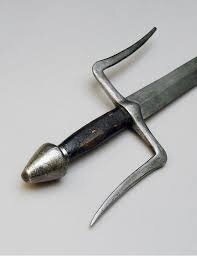 Меч с Z-образной гардой.