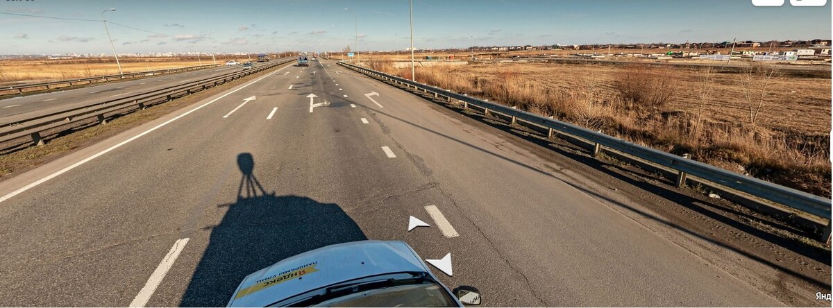 Удобно, с трассы сразу поворот и заезд.