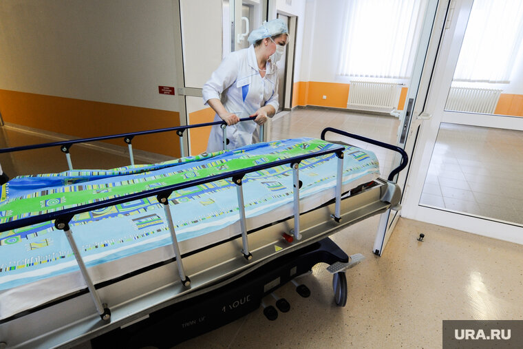    Несколько пациентов выздоровели и отправились из больницы домой