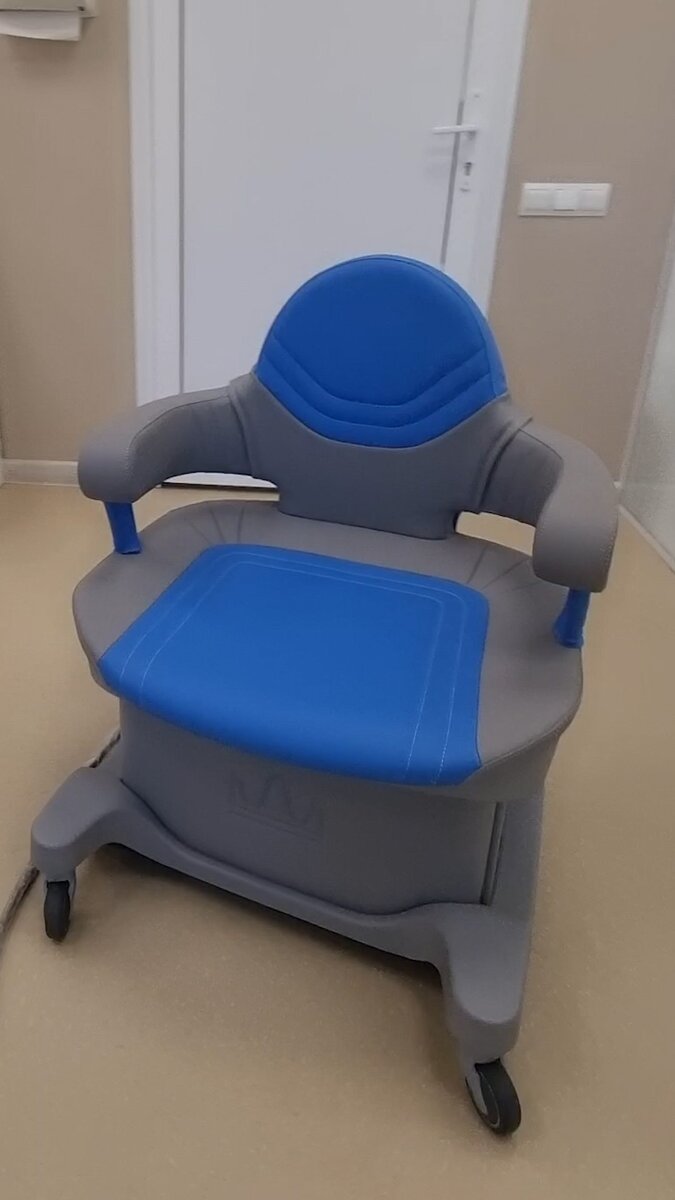 Кресло «Авантрон» для экстракорпоральной стимуляции мышц тазового дна в Профессорской клинике Юцковских.