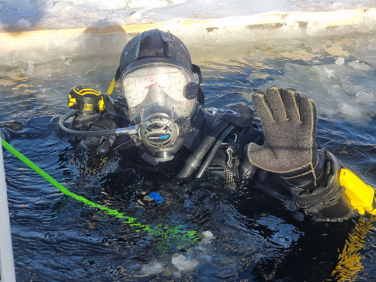 Спуск водолаза. Онежское озеро. 18.02.2023г.