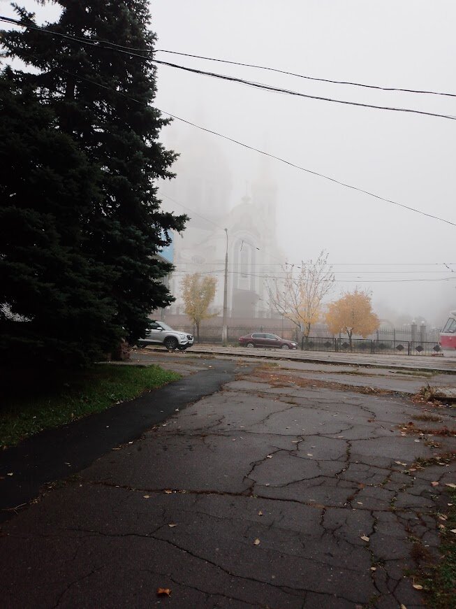 За туманом храма почти не видно.
