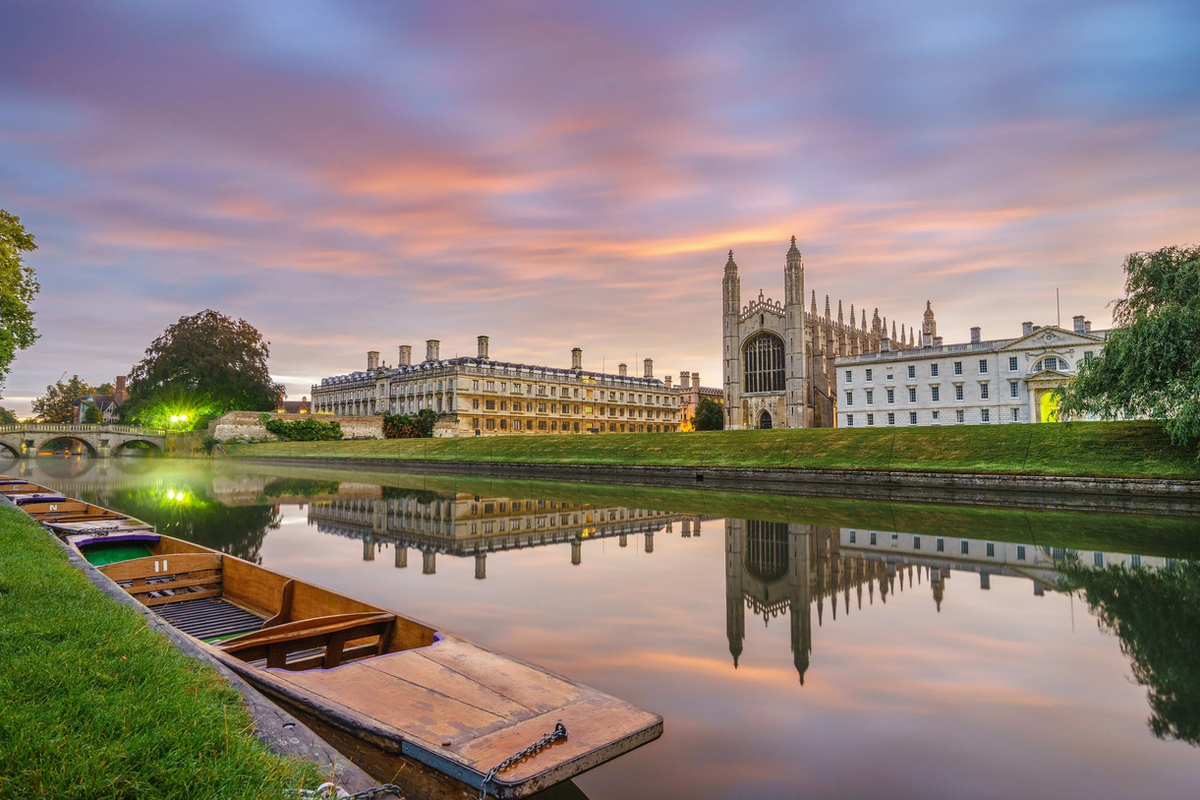 University cambridge in english. Кембриджский университет. Кембридж Англия университет. Кембриджский университет Кембриджский университет. Англия Оксфорд и Кембридж.