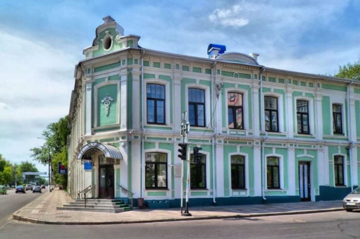    Вторую курскую больницу мало кто называет по номеру, для большинства она «обкомовская».