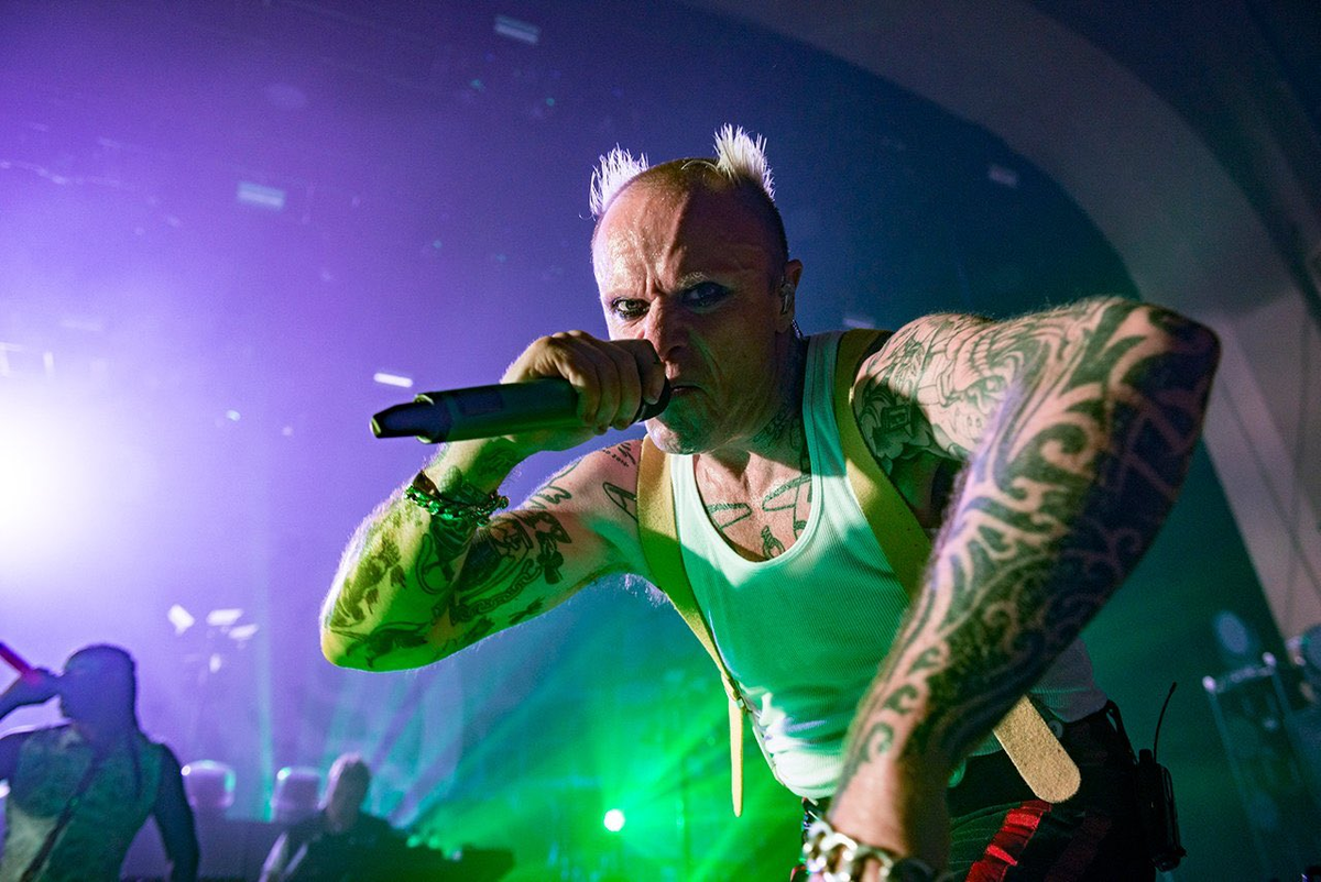 Keith flint. Группа продиджи Кейт Флинт. Продиджи вокалист Флинт. Солист группы продиджи кит Флинт. Клинт и Кейт.