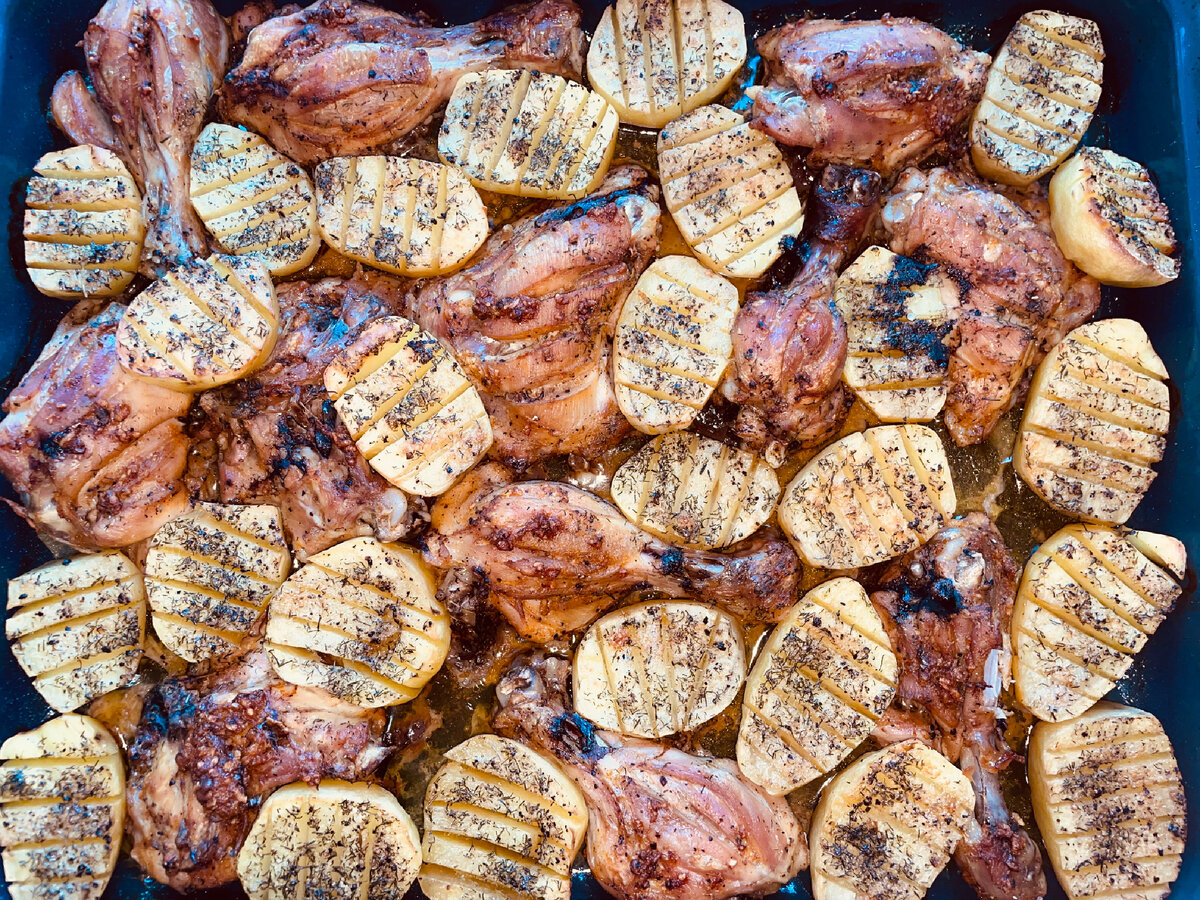 Рецепт куриных окорочков  запеченных с картофелем. 